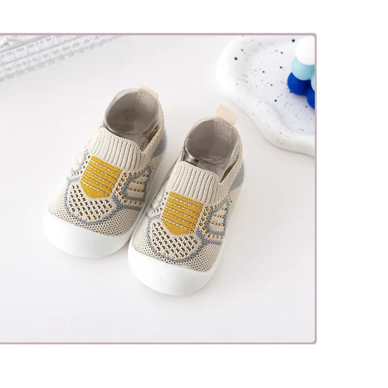 Children's New Toddler Shoes Explosion Spring and Fall Leisure The Baby Board Shoes Soft Soles Stirrups Korean Flyknit Shoe